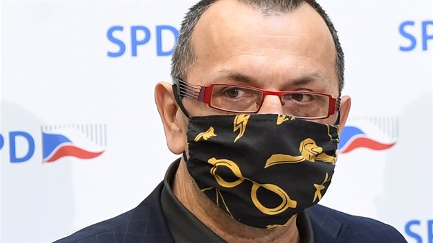 Nový člen poslaneckého klubu SPD Jaroslav Foldyna na tiskové konferenci strany... Nový člen poslaneckého klubu SPD Jaroslav Foldyna na tiskové konferenci strany...