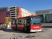 Zlínští hasiči už vyrazili evakuačním autobusem pro Čechy na letiště ve Vídni a... Zlínští hasiči už vyrazili evakuačním autobusem pro Čechy na letiště ve Vídni a...