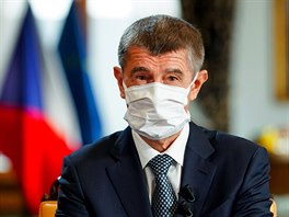 Premiér Andrej Babi pi televizním projevu k národu kvli epidemii koronaviru ...