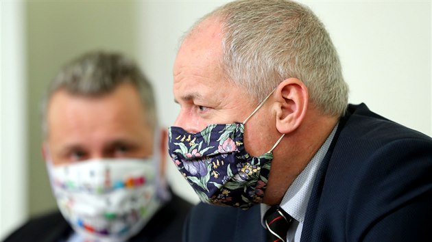 Roman Prymula, náměstek ministra zdravotnictví a šéf Centrálního řídícího týmu COVID-19, na tiskové konferenci o tom, jak je nemocnice připravená k převzetí seniorů s nemocí COVID-19. (1. dubna 2020)