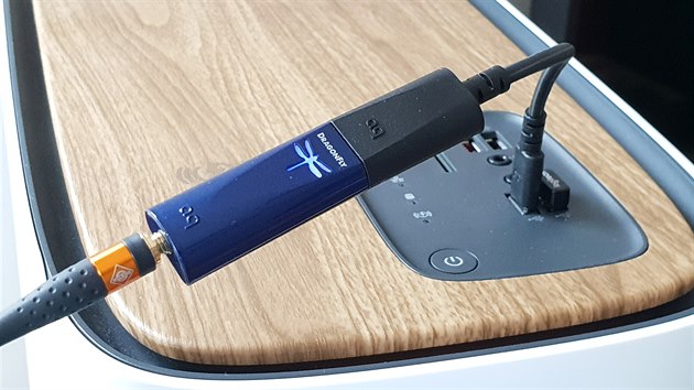 AudioQuest DragonFly Cobalt zapojen do potae Acer ConceptD 500 a sluchtek Neumann NDH20.