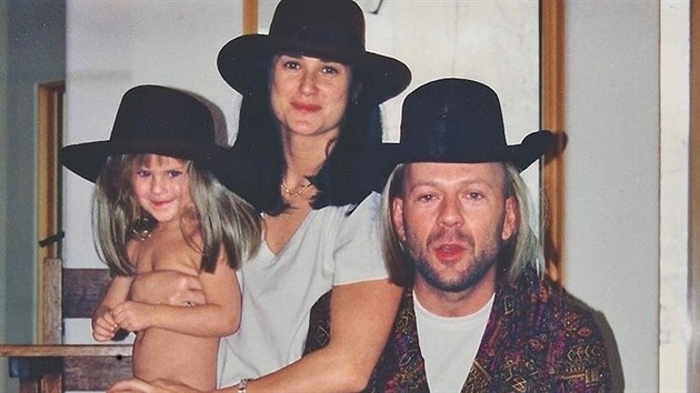 Demi Moore a Bruce Willis s dcerami na archivnm snmku