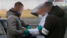 Policisté v zahraničí zadrželi podnikatele, který byl za vytunelování půl... Policisté v zahraničí zadrželi podnikatele, který byl za vytunelování půl...