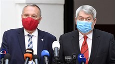 Šéf poslanců KSČM Pavel Kováčik (vlevo) a předseda strany Vojtěch Filip na... Šéf poslanců KSČM Pavel Kováčik (vlevo) a předseda strany Vojtěch Filip na...
