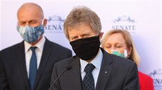 Předseda Senátu Miloš Vystrčil hovoří na tiskové konferenci před jednáním o... Předseda Senátu Miloš Vystrčil hovoří na tiskové konferenci před jednáním o...