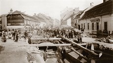 Dnešní brněnská ulice Cejl v období kolem roku 1900, kdy byla součástí dělnické... Dnešní brněnská ulice Cejl v období kolem roku 1900, kdy byla součástí dělnické...