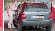 Pardubická nemocnice organizuje odběry na koronavirovou nákazu, při kterých... Pardubická nemocnice organizuje odběry na koronavirovou nákazu, při kterých...