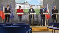 Tisková konference po schůzi vlády k aktuálnímu vývoji ohledně šíření... Tisková konference po schůzi vlády k aktuálnímu vývoji ohledně šíření...