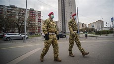 Policejní hlídka v Budapeti. (30. bezna 2020)