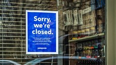 Oznámení o zavření na výloze newyorského obchodu.(17. března 2020) Oznámení o zavření na výloze newyorského obchodu.(17. března 2020)