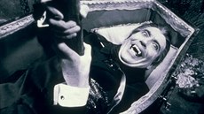 Christopher Lee ve filmu Dracula Has Risen from the Grave z roku 1968. Christopher Lee ve filmu Dracula Has Risen from the Grave z roku 1968.