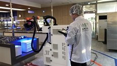 Roboty nasadila ve svých významných zdravotnických zařízeních Jižní Korea. Roboty nasadila ve svých významných zdravotnických zařízeních Jižní Korea.