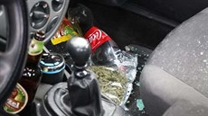 Šofér, který ujížděl na Tachovsku před policisty, měl v autě drogy. Po nehodě... Šofér, který ujížděl na Tachovsku před policisty, měl v autě drogy. Po nehodě...