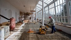 Hrady a zámky jsou sice pro návštěvníky zavřené, ale čilý ruch v nich je.... Hrady a zámky jsou sice pro návštěvníky zavřené, ale čilý ruch v nich je....