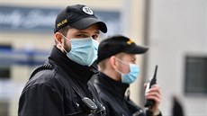 Brněnští policisté počítají s tím, že výjezdů k případům domácího násilí bude... Brněnští policisté počítají s tím, že výjezdů k případům domácího násilí bude...