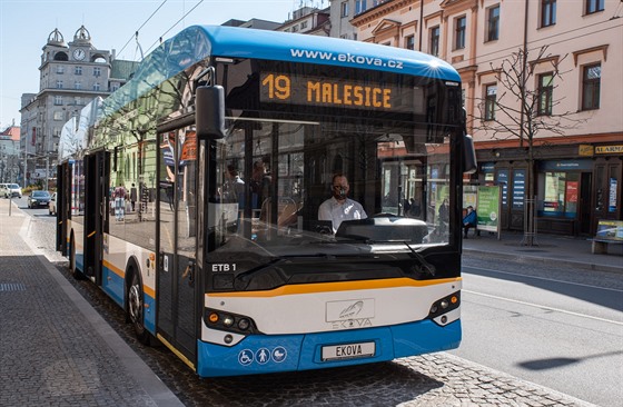 Bateriový trolejbus pi testu v Plzni