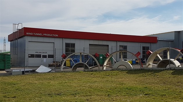 Objekt společnosti Strojírna Litvínov na okraji města. Firma se zabývá například výrobou aerodynamických tunelů .