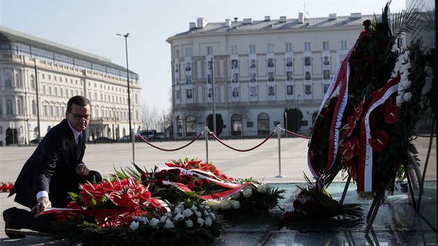 Polci uctili obti leteck tragdie u Smolenska, od kter uplynulo u deset let. Na snmku polsk premir Mateusz Morawiecki. (10. dubna 2020)