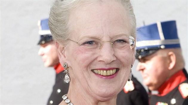 Dnsk krlovna Margrethe II. na svatb mladho syna prince Joachima a Marie Cavallierov (Jutland, 24. kvtna 2008)