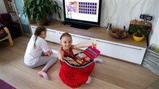 PŘÍPRAVA. I ke sledování televize lze teď přistupovat vědecky. PŘÍPRAVA. I ke sledování televize lze teď přistupovat vědecky.
