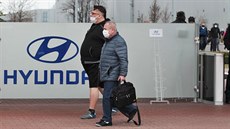 Zaměstnanci automobilky Hyundai v Nošovicích končí první směnu po čtrnáctidenní... Zaměstnanci automobilky Hyundai v Nošovicích končí první směnu po čtrnáctidenní...