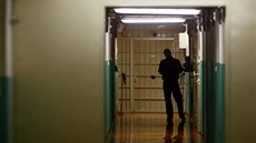 Kvůli absenci dozoru probační služby zůstavají někteří lidé ve vazbě. Kvůli absenci dozoru probační služby zůstavají někteří lidé ve vazbě.
