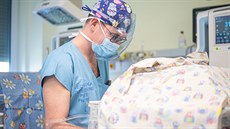 Obličejový štít od firmy TriLab testovali lékaři FN v Hradci Králové. Obličejový štít od firmy TriLab testovali lékaři FN v Hradci Králové.