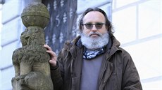 Šestapadesátiletý Marek Buš, který si loni nechal narůst plnovous, spravuje... Šestapadesátiletý Marek Buš, který si loni nechal narůst plnovous, spravuje...