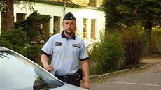Policista praporčík Michal Hazdra z obvodního oddělení Česká Kamenice vytáhl... Policista praporčík Michal Hazdra z obvodního oddělení Česká Kamenice vytáhl...