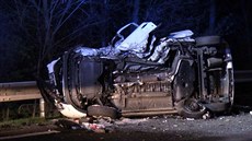 V pražské Zbraslavi naboural řidič auto i plot a poté zmizel. (16.4.2020) V pražské Zbraslavi naboural řidič auto i plot a poté zmizel. (16.4.2020)