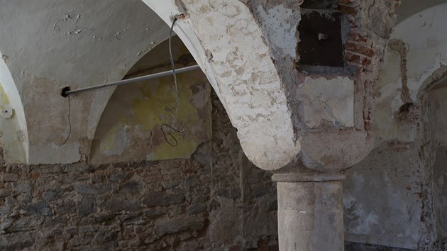 Sloup s hlavic ze 16. stolet je jednm z mla stavebnch doklad obnovy kltera.
