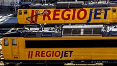 Vlaky RegioJetu jsou odstavené na Smíchovském nádraží v Praze. (22. dubna 2020) Vlaky RegioJetu jsou odstavené na Smíchovském nádraží v Praze. (22. dubna 2020)