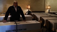 Kvůli nedostatku času a prostoru posílají newyorské pohřební ústavy pozůstatky... Kvůli nedostatku času a prostoru posílají newyorské pohřební ústavy pozůstatky...