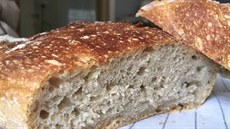 Jana využívá chleba bez hnětení podle pana Cuketky. Nemusí tak vytahovat a pak... Jana využívá chleba bez hnětení podle pana Cuketky. Nemusí tak vytahovat a pak...