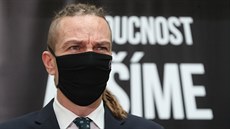 Předseda Pirátské strany Ivan Bartoš na tiskové konferenci před jednáním... Předseda Pirátské strany Ivan Bartoš na tiskové konferenci před jednáním...