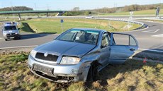 Jedna žena musela být po nehodě s těžkým zraněním letecky přepravena do... Jedna žena musela být po nehodě s těžkým zraněním letecky přepravena do...
