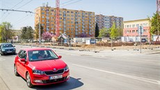 Stavební firma už založila základy v podobě betonových pilířů na ploše o... Stavební firma už založila základy v podobě betonových pilířů na ploše o...