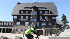 Místa rychle ubývají. Horský hotel Pomezí na Cínovci podobně jako další... Místa rychle ubývají. Horský hotel Pomezí na Cínovci podobně jako další...