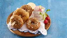 Bagely s ředkvičkovou pomazánkou Bagely s ředkvičkovou pomazánkou