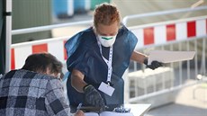 V Litovli panovala při pátečním zahájení plošného testování na koronavirus... V Litovli panovala při pátečním zahájení plošného testování na koronavirus...
