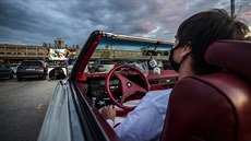Autokino na nákladovém nádraží Žižkov, kde probíhá festival ArtParking, jehož... Autokino na nákladovém nádraží Žižkov, kde probíhá festival ArtParking, jehož...
