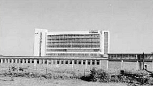 Souasn arel Fakultn nemocnice Brno vznikal postupn na bohunickch plnch. Prvn chorobinec tam oteveli v roce 1934, dominantn pavilon L postavili a mnohem pozdji, funguje od konce roku 1989.