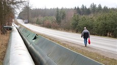 Nová cyklostezka z Ploužnice do Mimoně povede vedle parovodů. Doteď chodí lidé... Nová cyklostezka z Ploužnice do Mimoně povede vedle parovodů. Doteď chodí lidé...