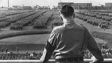 Adolf Hitler hovoí ke své armád.