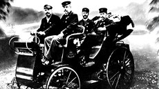 První továrn vyrábný automobil v Rakousku-Uhersku. Präsident vyvinul rychlost...