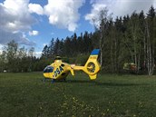 Zraněný cyklista letěl do nemocnice vrtulníkem. Zraněný cyklista letěl do nemocnice vrtulníkem.