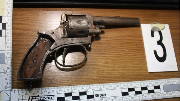 Pobyt za mřížemi za nedovolené ozbrojování hrozí muži z Plzeňska, který doma přechovával několik střelných zbraní.