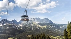 Lanovka Astbergbahn v Goingu pod masivem Wilder Kaiser vyváží návštěvníky do... Lanovka Astbergbahn v Goingu pod masivem Wilder Kaiser vyváží návštěvníky do...