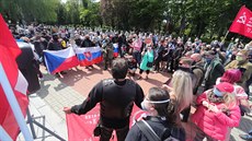 Čeští sympatizanti ruských Nočních vlků v pátek dorazili na Olšanské hřbitovy v... Čeští sympatizanti ruských Nočních vlků v pátek dorazili na Olšanské hřbitovy v...