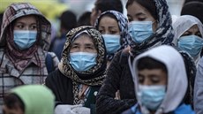 Řecká vláda nechala převézt přibližně čtyři stovky migrantů z přeplněného... Řecká vláda nechala převézt přibližně čtyři stovky migrantů z přeplněného...